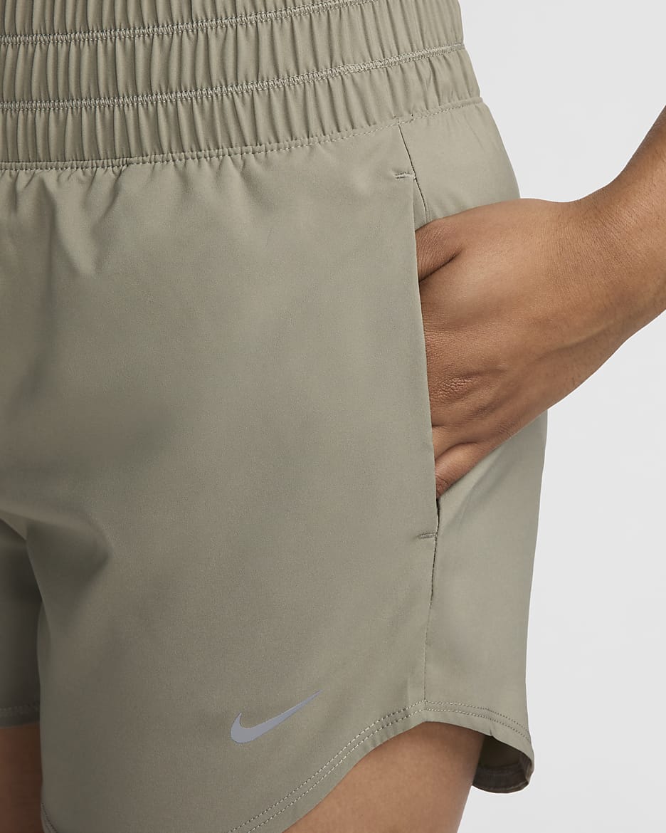 Shorts con forro de ropa interior Dri-FIT de tiro ultraalto de 8 cm para mujer Nike One - Militar claro