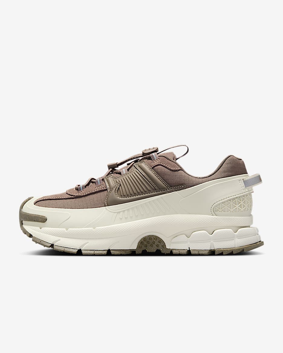 Nike Zoom Vomero Roam winterfester Schuh (Damen) - Light Bone/Court Purple/Gum Dark Brown/Mink Brown