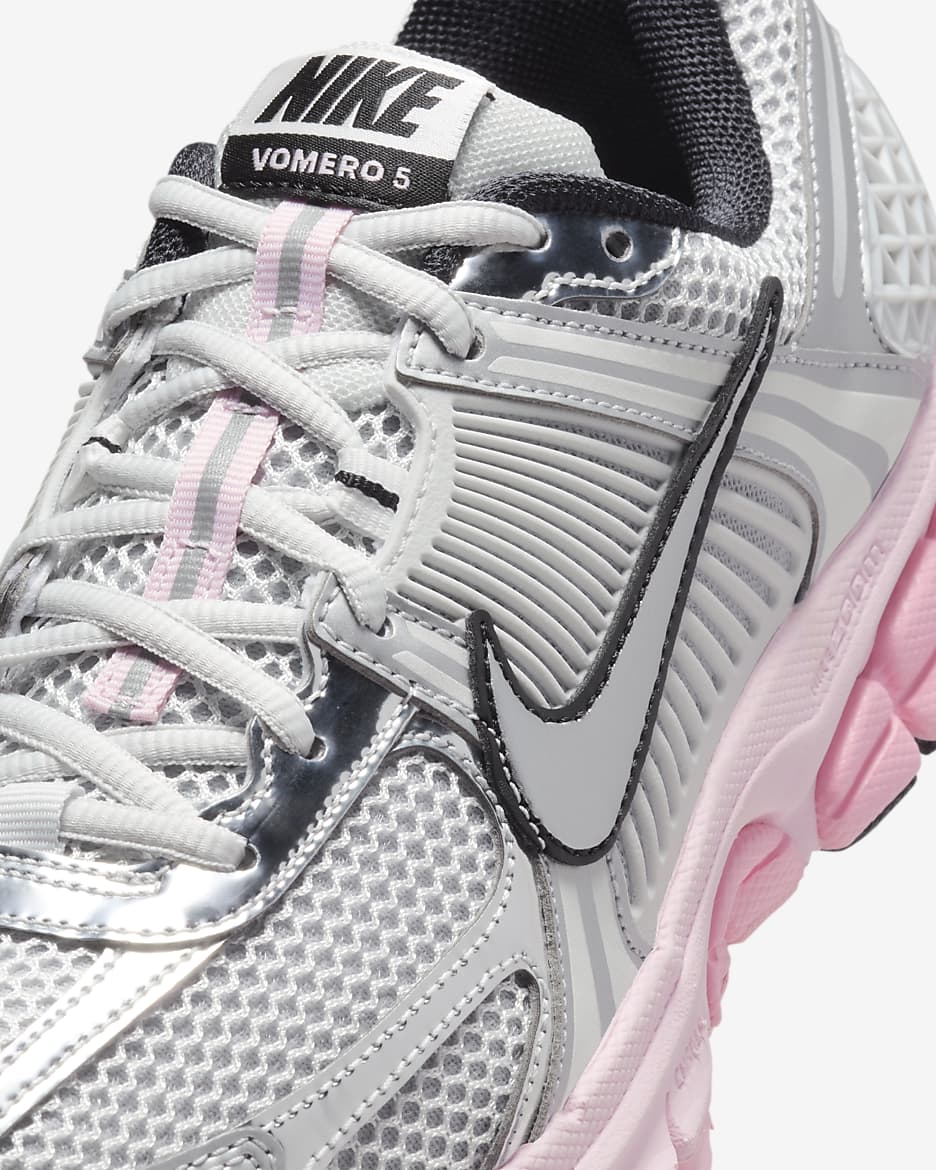 Tenis para mujer Nike Zoom Vomero 5 - Polvo fotón/Espuma rosa/Rosa suave medio/Plata metalizado