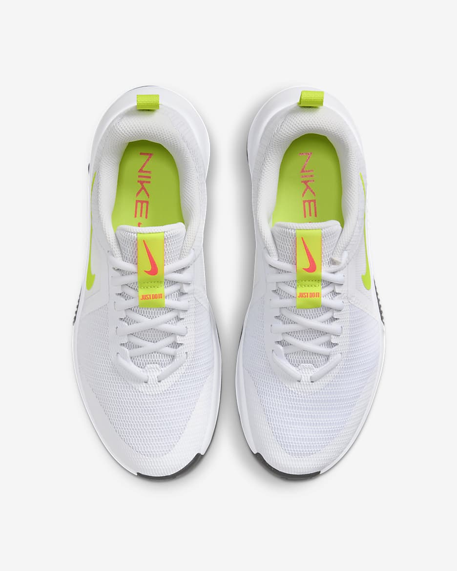 Tenis de entrenamiento para mujer Nike MC Trainer 3 - Blanco/Ponche cálido/Negro/Cíber