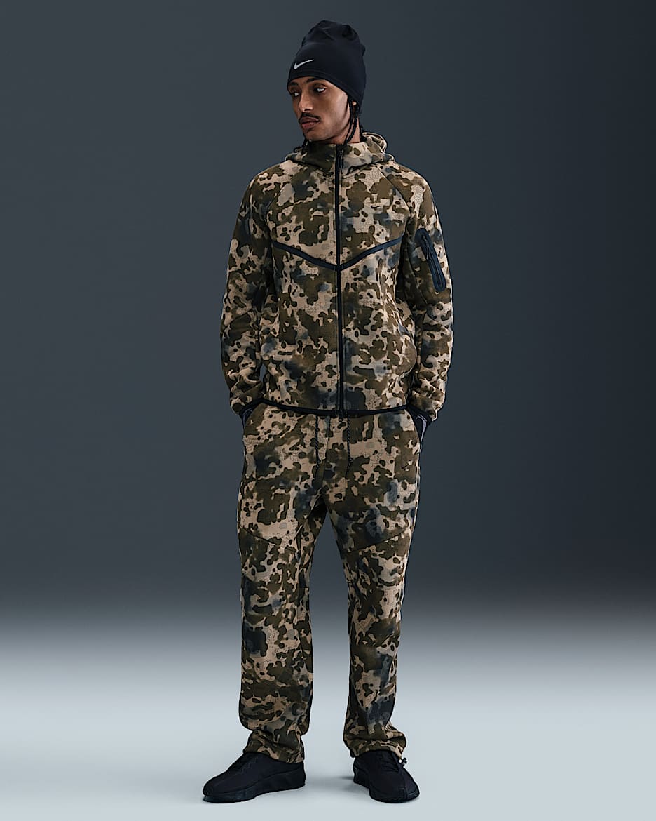 Pants de tejido Fleece camuflajeados con dobladillo abierto para hombre Nike Tech - Oliva neutro/Negro