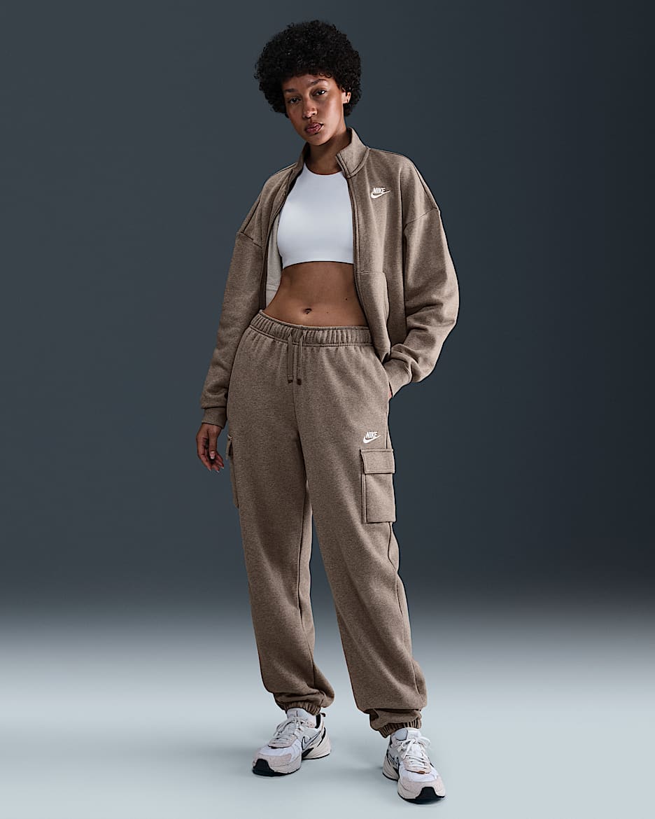 Pants de entrenamiento cargo oversized de tiro medio para mujer Nike Sportswear Club Fleece - Marrón visón/Jaspeado/Blanco