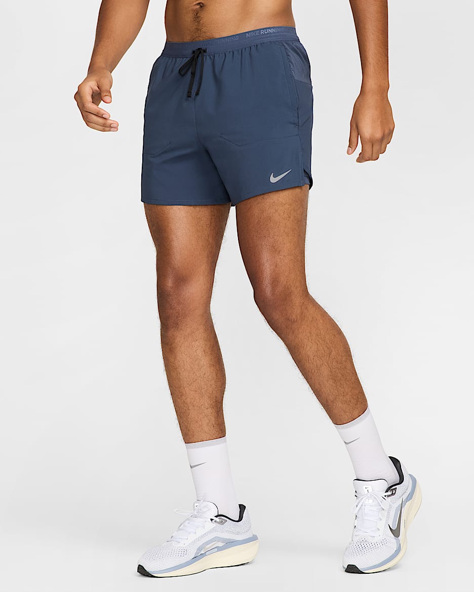 Shorts de running Dri-FIT de 13 cm 2 en 1 para hombre Nike Stride - Trueno azul/Trueno azul/Negro