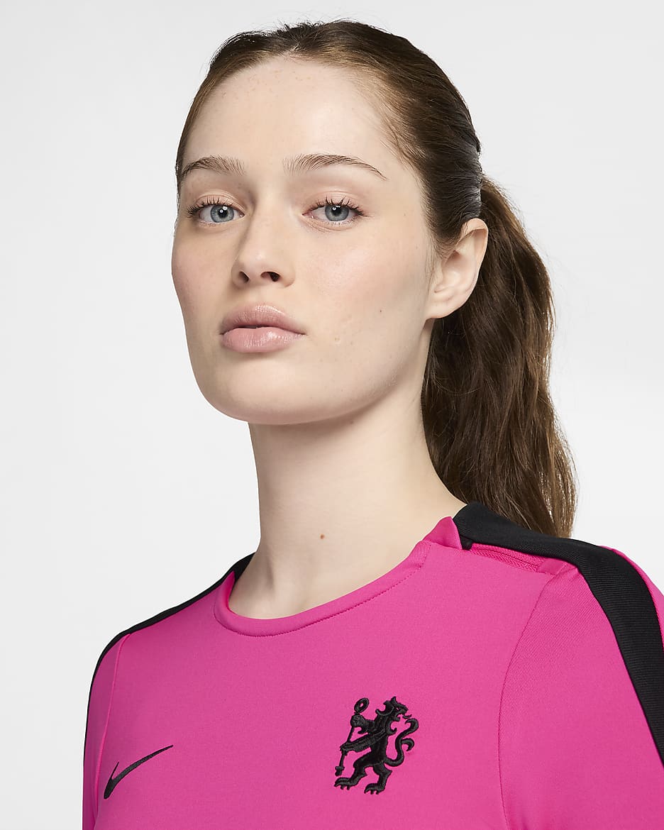 Haut de foot en maille à col ras-du-cou Nike Dri-FIT Chelsea FC Strike 3e tenue pour femme - Pink Prime/Pink Prime/Noir/Noir