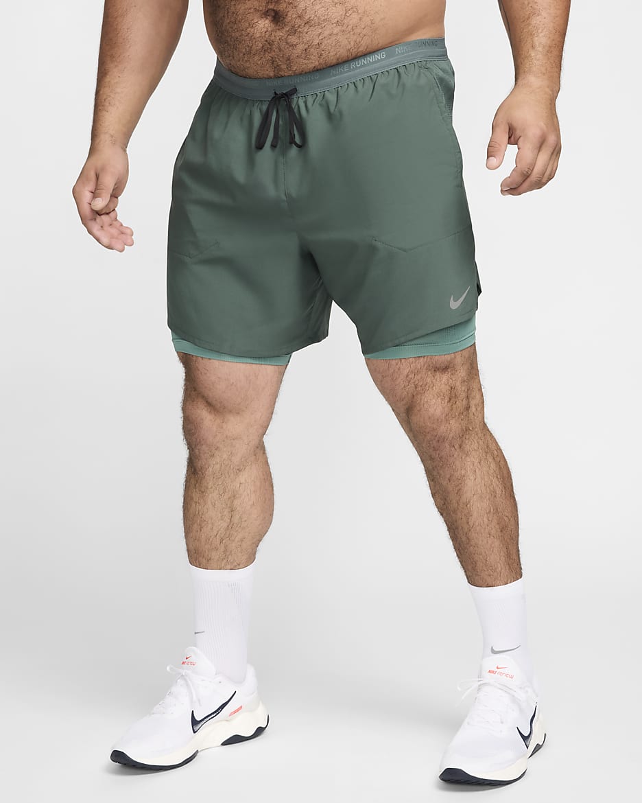 Nike Stride Dri-FIT 2-in-1 hardloopshorts voor heren (18 cm) - Vintage Green/Bicoastal/Zwart