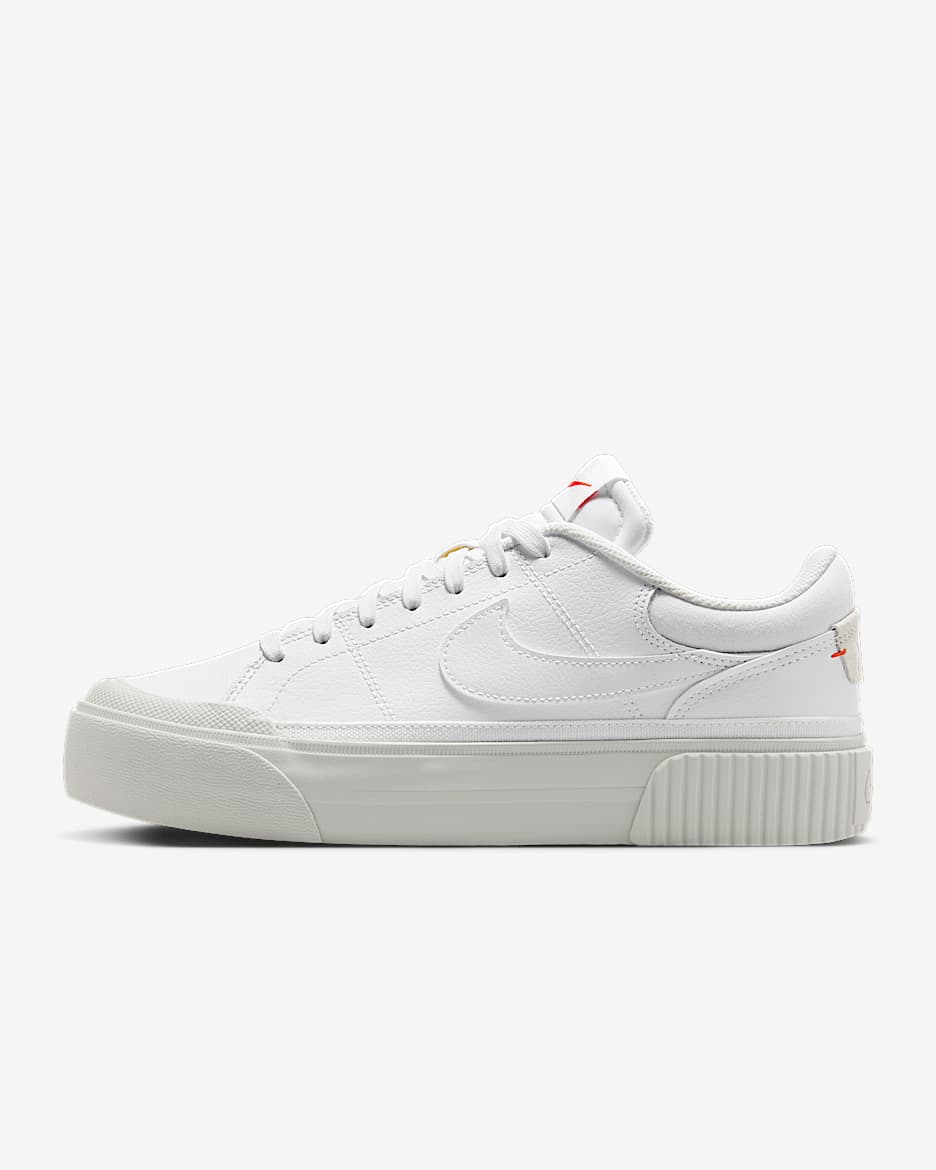 Calzado para mujer Nike Court Legacy Lift - Blanco/Rojo picante/Blanco cumbre/Polvo fotón