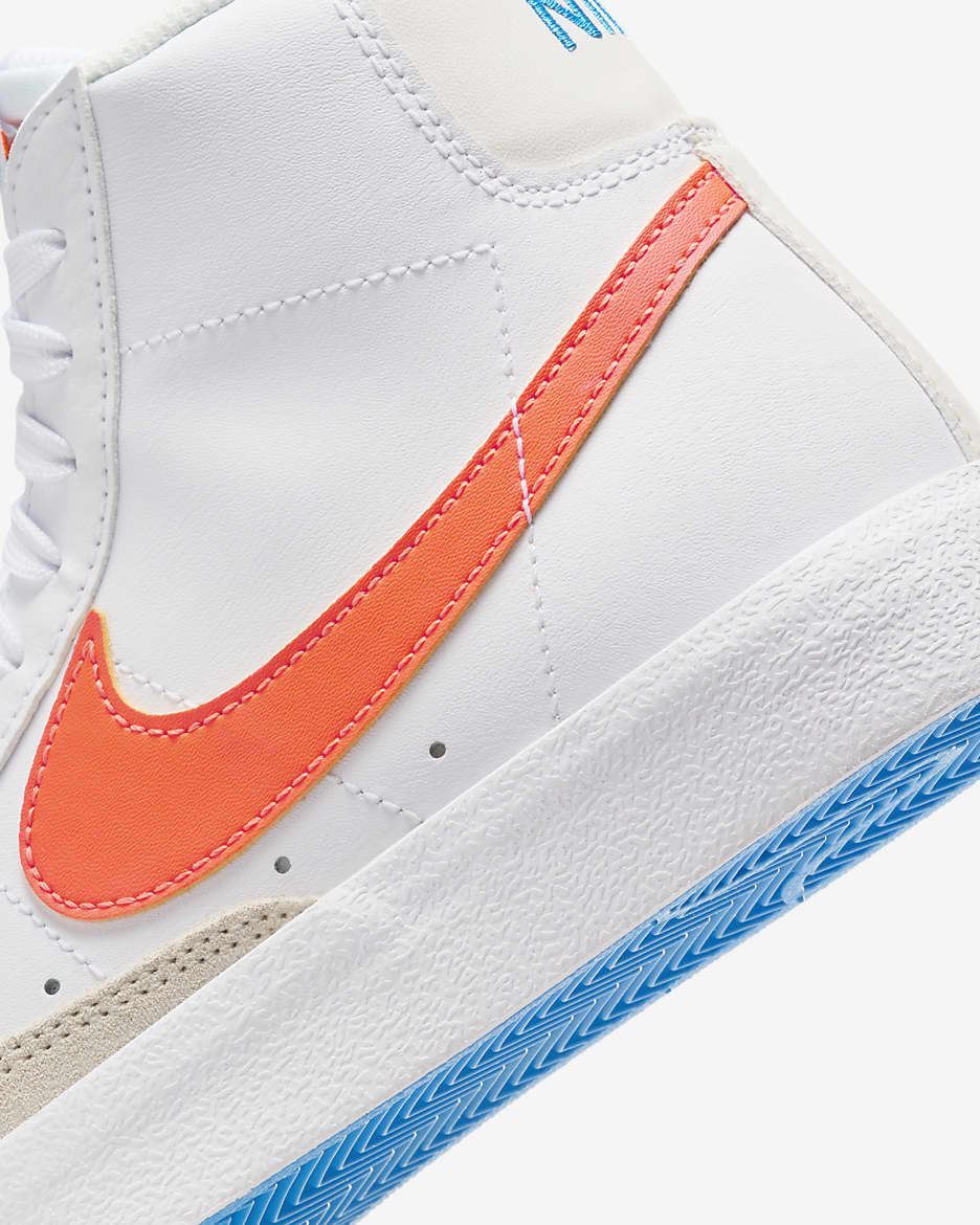 Nike Blazer 中筒 '77 大童鞋款 - 白色/Photo Blue/Phantom/Total Orange