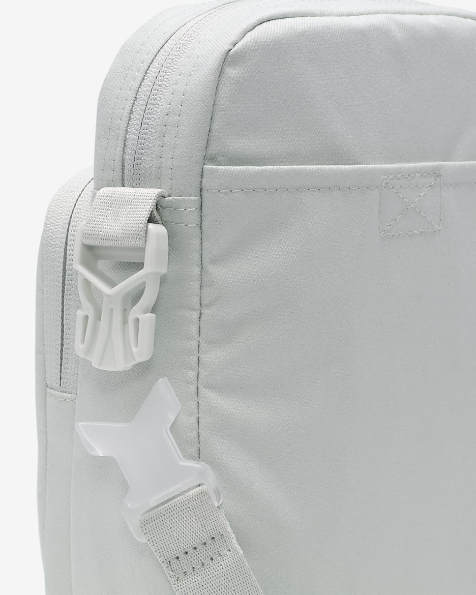 Bolsa bandolera Nike Elemental Premium (4 L) - Plata claro/Plata claro/Verde vapor