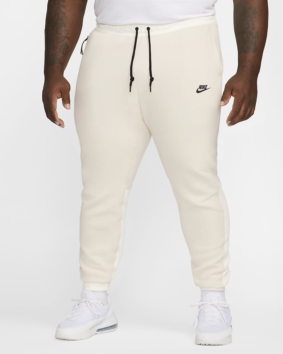 Pánské běžecké kalhoty Nike Sportswear Tech Fleece - Light Orewood Brown/Sail/Černá