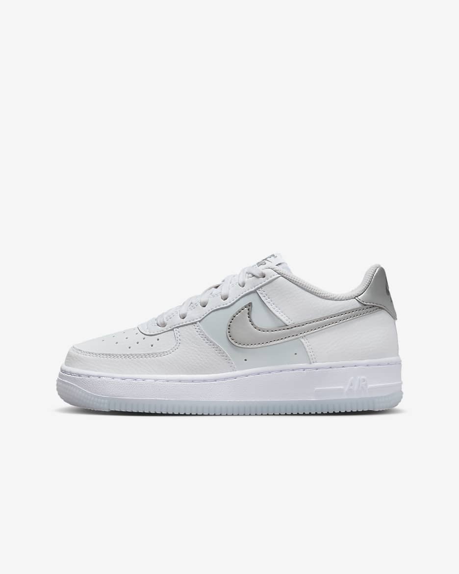 รองเท้าเด็กโต Nike Air Force 1 - ขาว/Pure Platinum/Football Grey/Metallic Silver