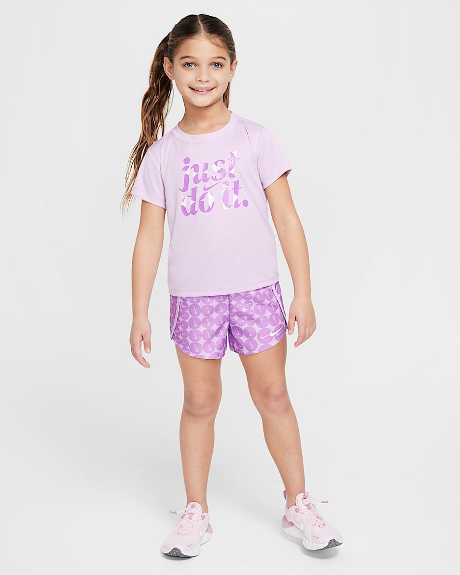 Conjunto de 2 piezas Sprinter estampado para niños talla pequeña Nike Dri-FIT Essentials - Muñeca