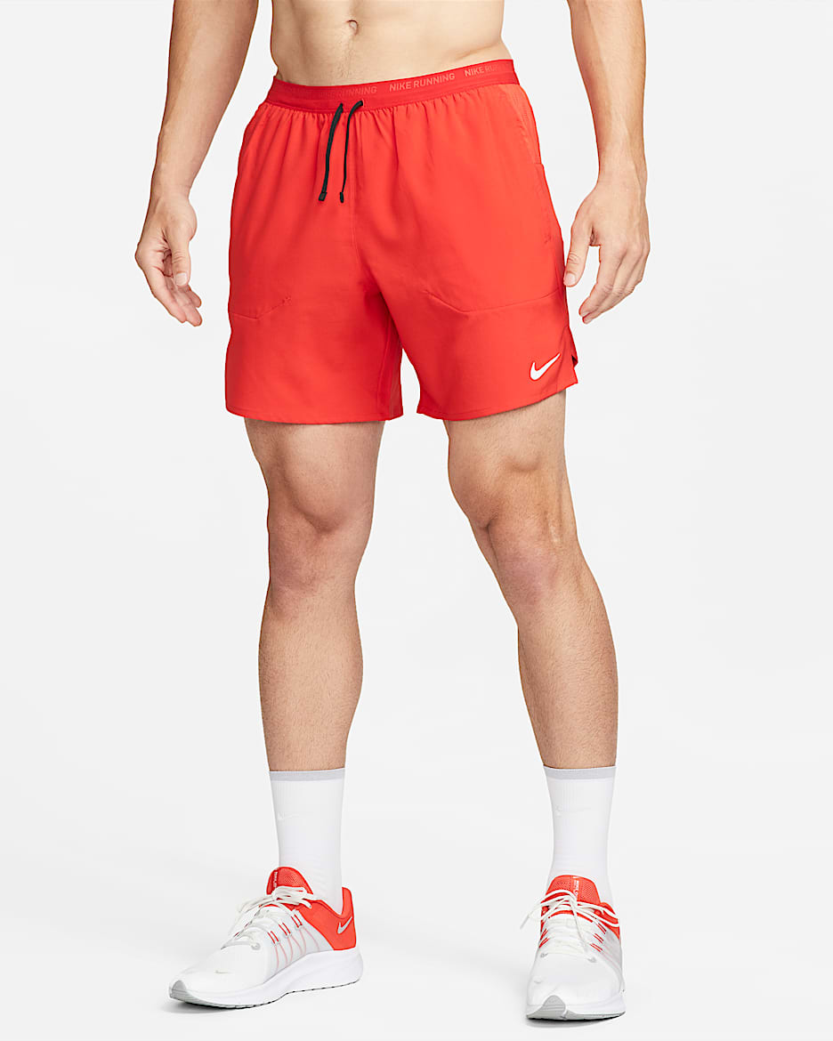 Nike Stride Dri-FIT fôret løpeshorts til herre (18 cm) - University Red/Svart