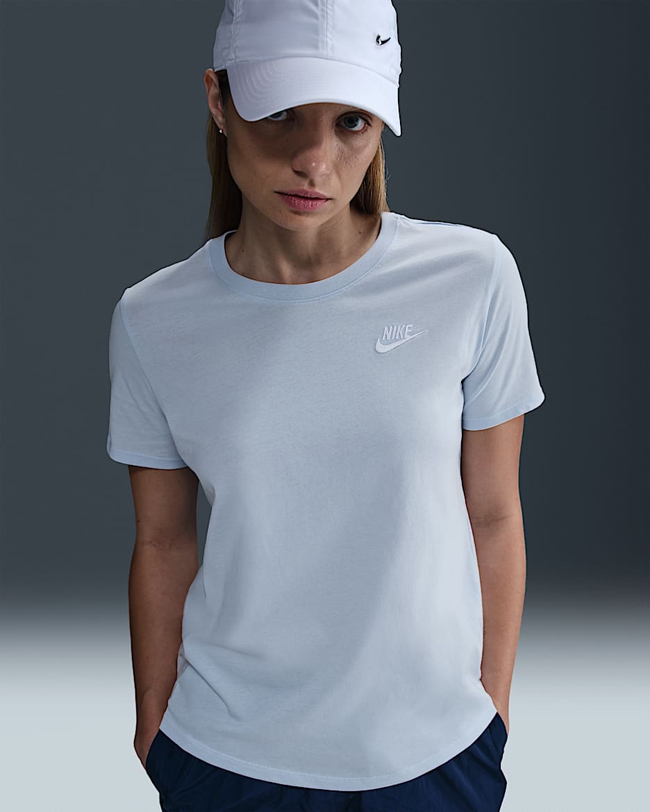 Nike Sportswear Club Essentials T-skjorte til dame - Blue Tint