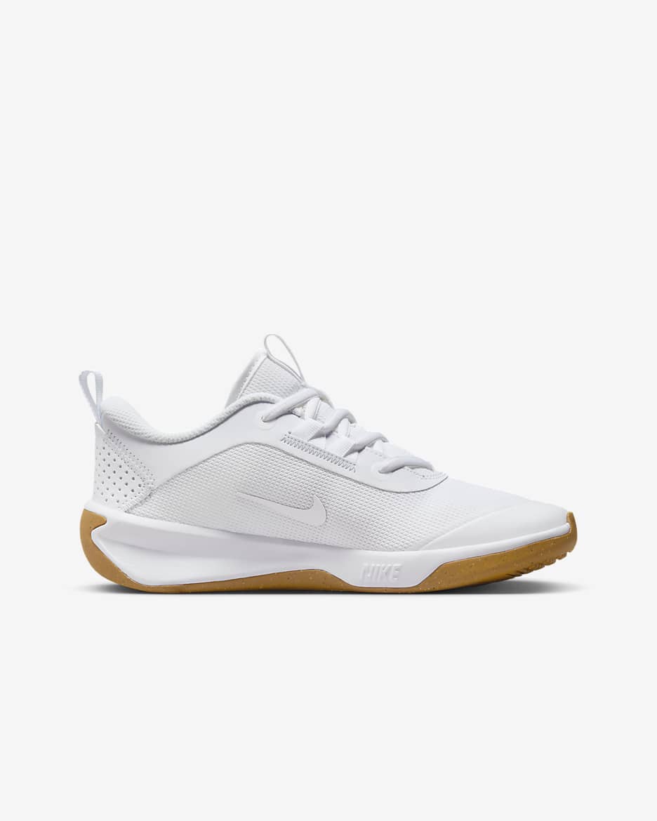 Chaussure de sport en salle Nike Omni Multi-Court pour ado - Blanc/Pure Platinum/Light Smoke Grey/Blanc