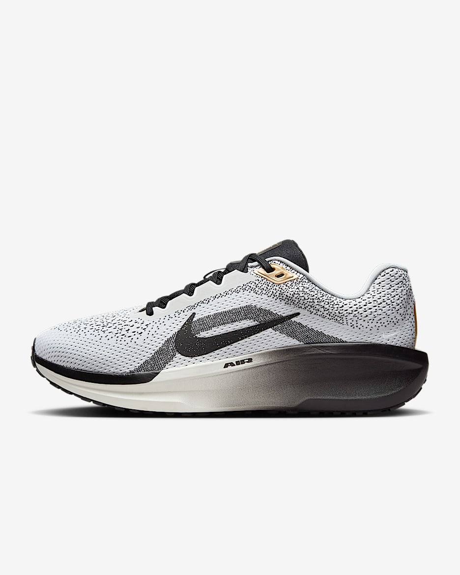 Nike Winflo 11 SE Men's Road Running Shoes - White/Metallic Gold/Light Smoke Grey/Black