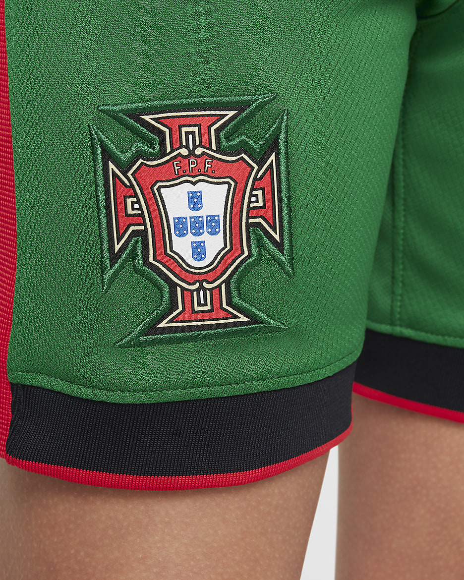 Portugal 2024 Stadium Home Nike Dri-FIT Replica-fodboldshorts til større børn - Pine Green/University Red/Pitch Blue/Sail