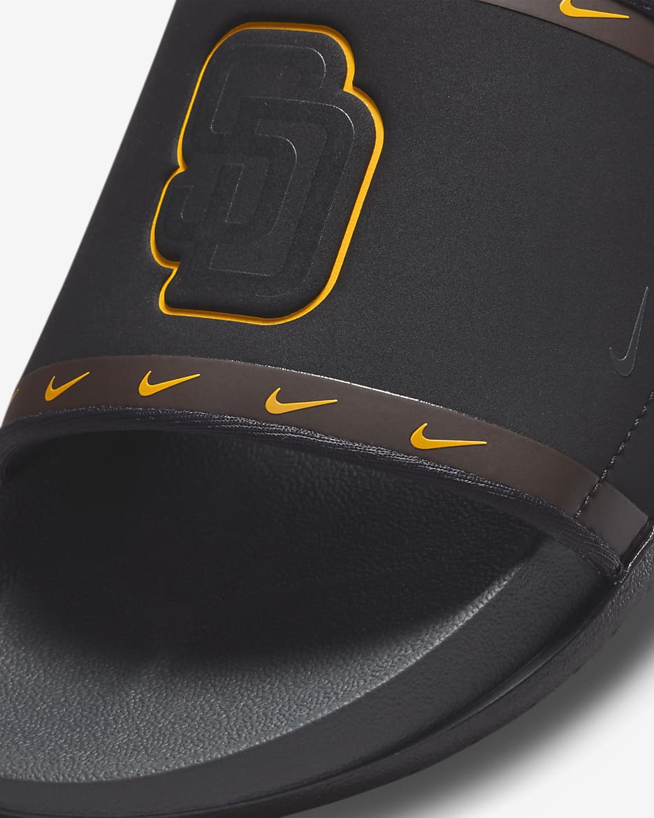 Chancla Nike Offcourt (MLB San Diego Padres) - Negro/Ceniza oscuro/Amarillo/Antracita