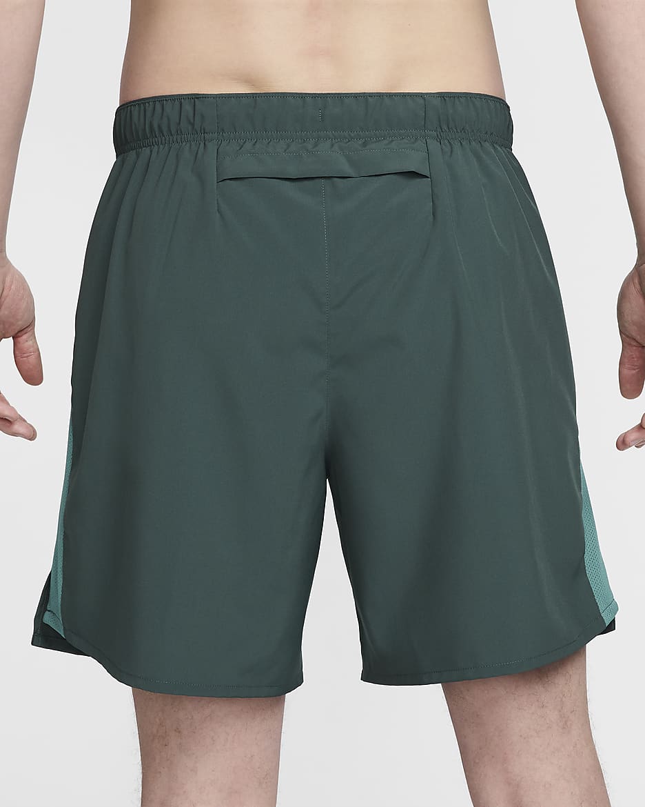 Nike Challenger Dri-FIT 2-in-1-Laufshorts für Herren (ca. 18 cm) - Vintage Green/Bicoastal/Schwarz