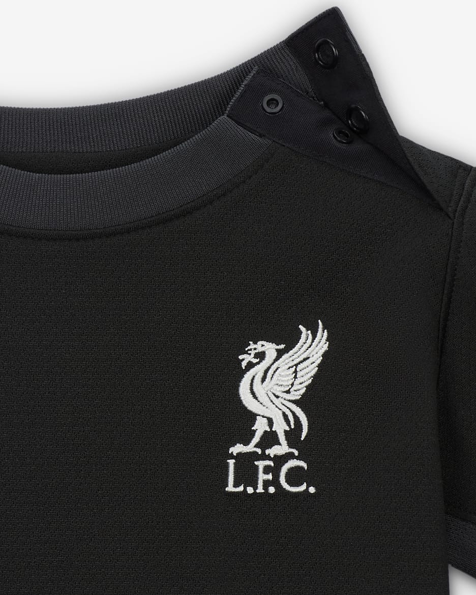 Liverpool FC 2024/25 Stadium (bortedrakt) Nike Football Replica draktsett i tre deler til sped-/småbarn - Night Forest/Anthracite/Sail