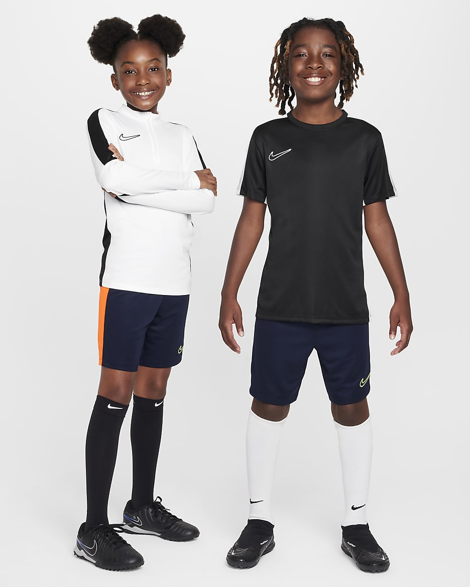 ナイキ Dri-FIT Academy23 キッズ サッカーショートパンツ - ダークオブシディアン/トータルオレンジ/ボルト