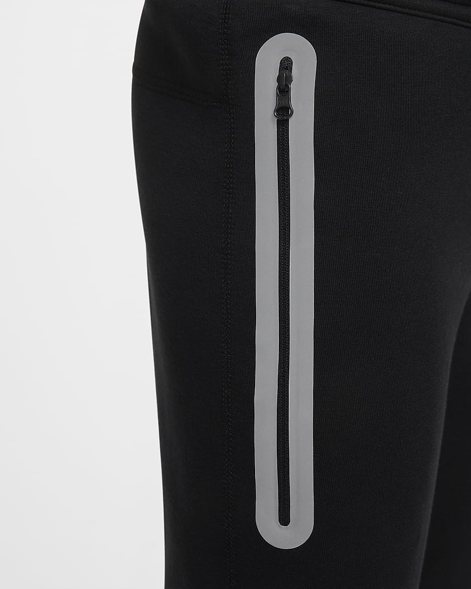 Nike Sportswear Tech Fleece joggebukse med reflekterende design til store barn - Svart