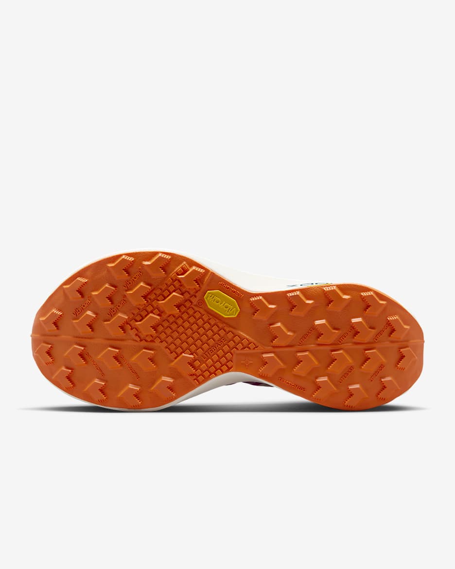 Nike Ultrafly Arazi Tipi Kadın Yarış Ayakkabısı - Beyaz/Safety Orange/Vivid Grape/Deep Jungle