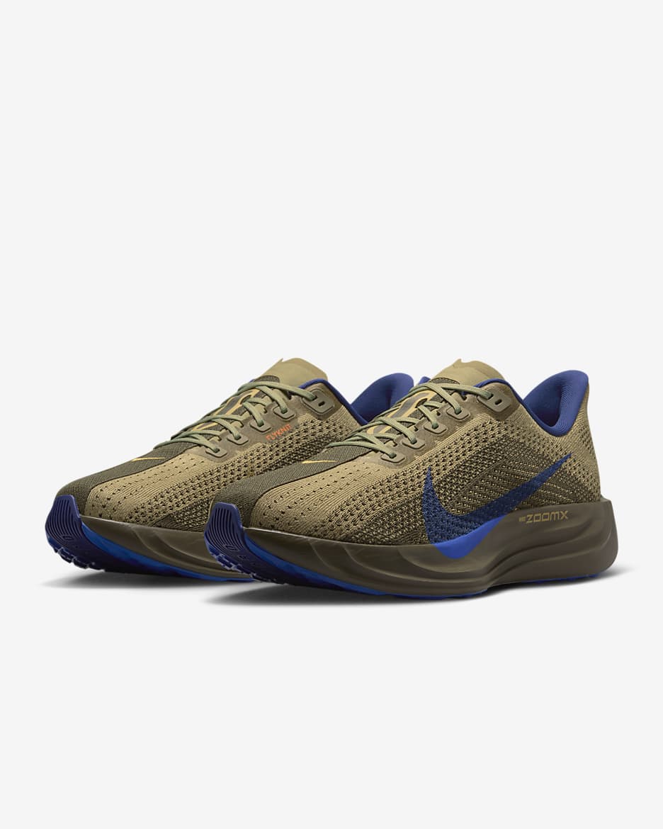 Tenis de correr en pavimento para hombre Nike Pegasus Plus - Caqui militar/Oliva neutro/Azul carrera/Azul royal intenso