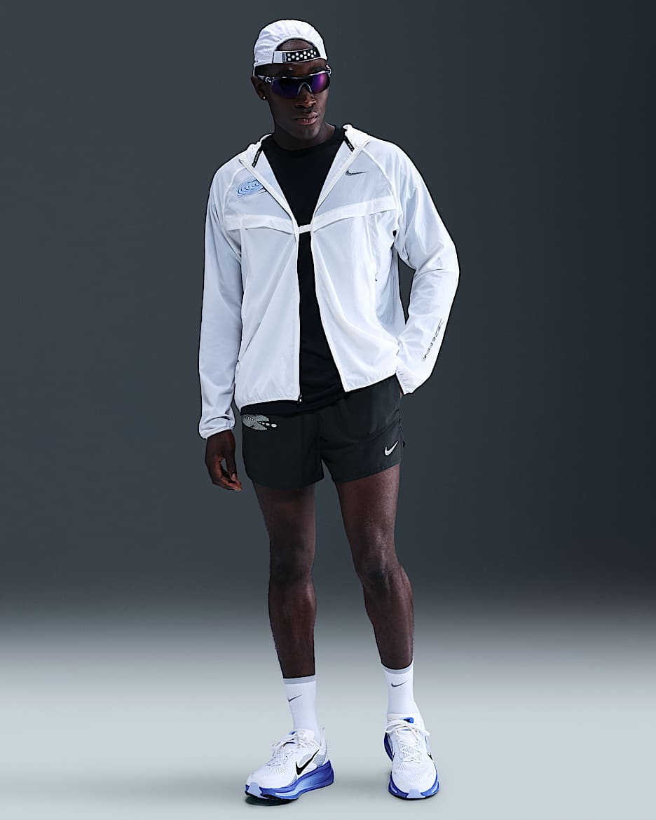 Shorts de correr Dri-FIT de 13 cm con forro de ropa interior para hombre Nike Stride - Negro