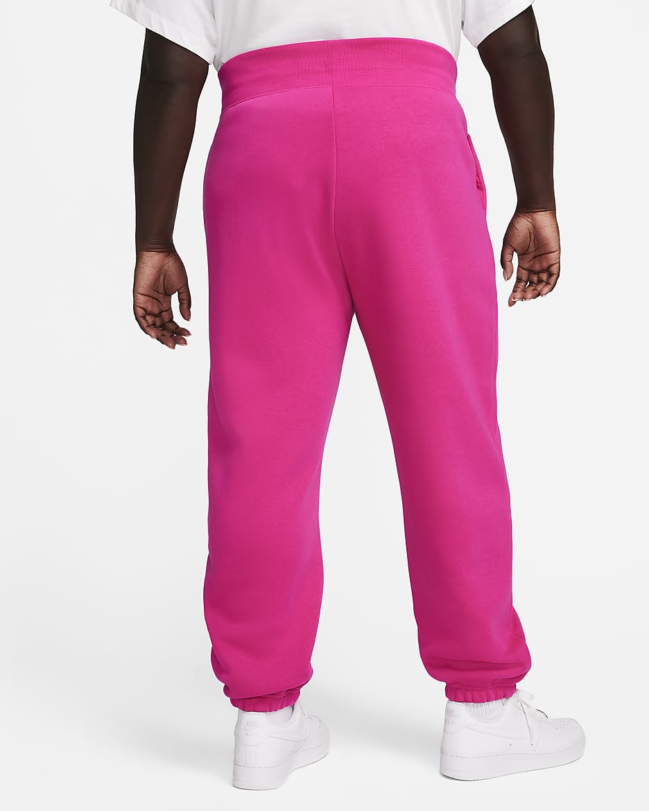 Overdimensionerede Nike Sportswear Phoenix Fleece-sweatpants med høj talje til kvinder (plus size) - Fireberry/sort