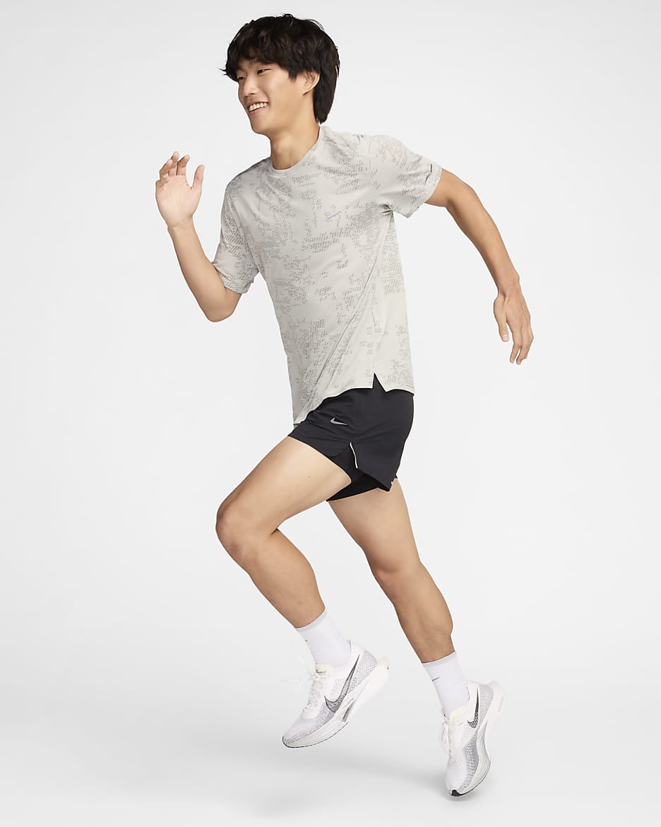 Nike Running Division 男款 4" Dri-FIT ADV 二合一跑步短褲 - 黑色/黑色