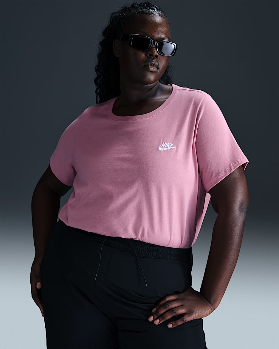 Nike Sportswear Club Essentials Playera para mujer (talla grande) - Rosa elemental