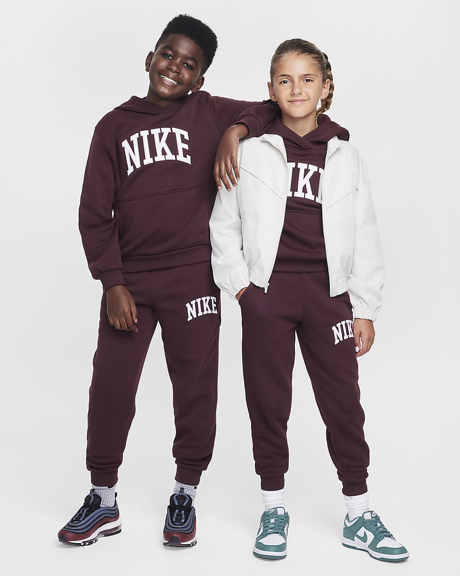 กางเกงจ๊อกกิ้งเด็กโต Nike Sportswear Club Fleece - Burgundy Crush/ขาว