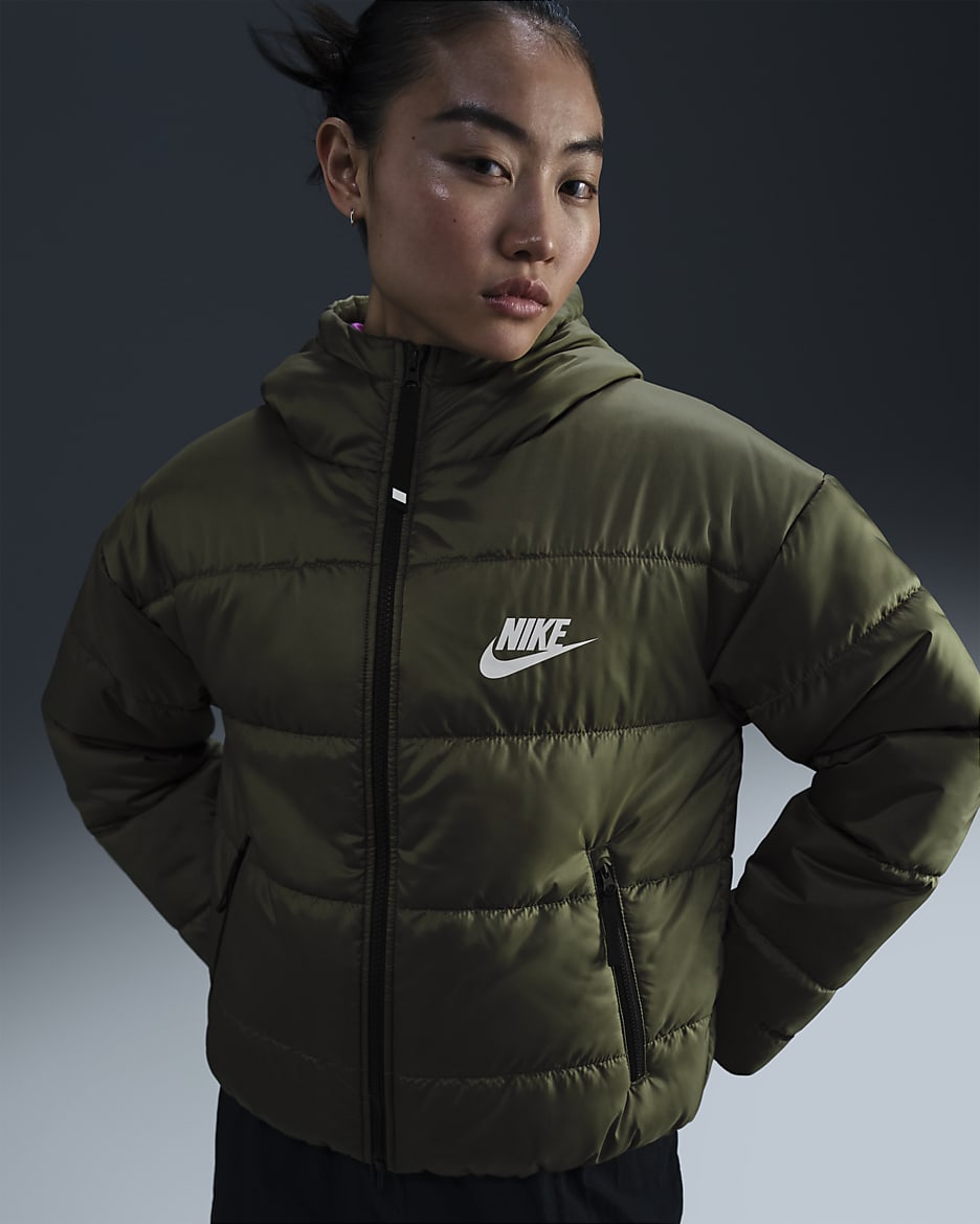 ナイキ スポーツウェア Therma-FIT レペル ウィメンズ フーデッド ジャケット - ミディアムオリーブ/ビビッドパープル/ブラック/ホワイト