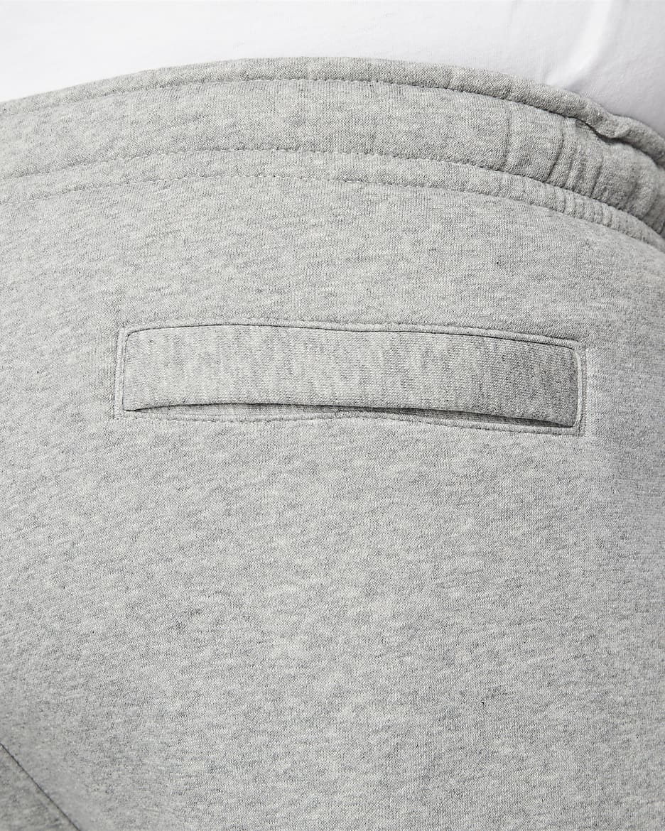 Nike Sportswear Club Herrenshorts mit Grafik - Dark Grey Heather/Weiß/Weiß