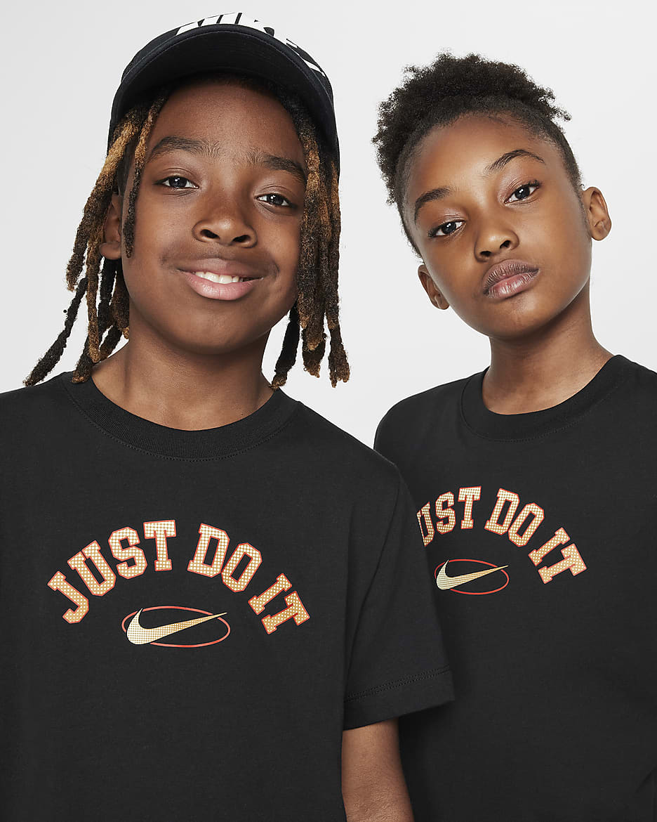 Playera para niños talla grande Nike Sportswear - Negro