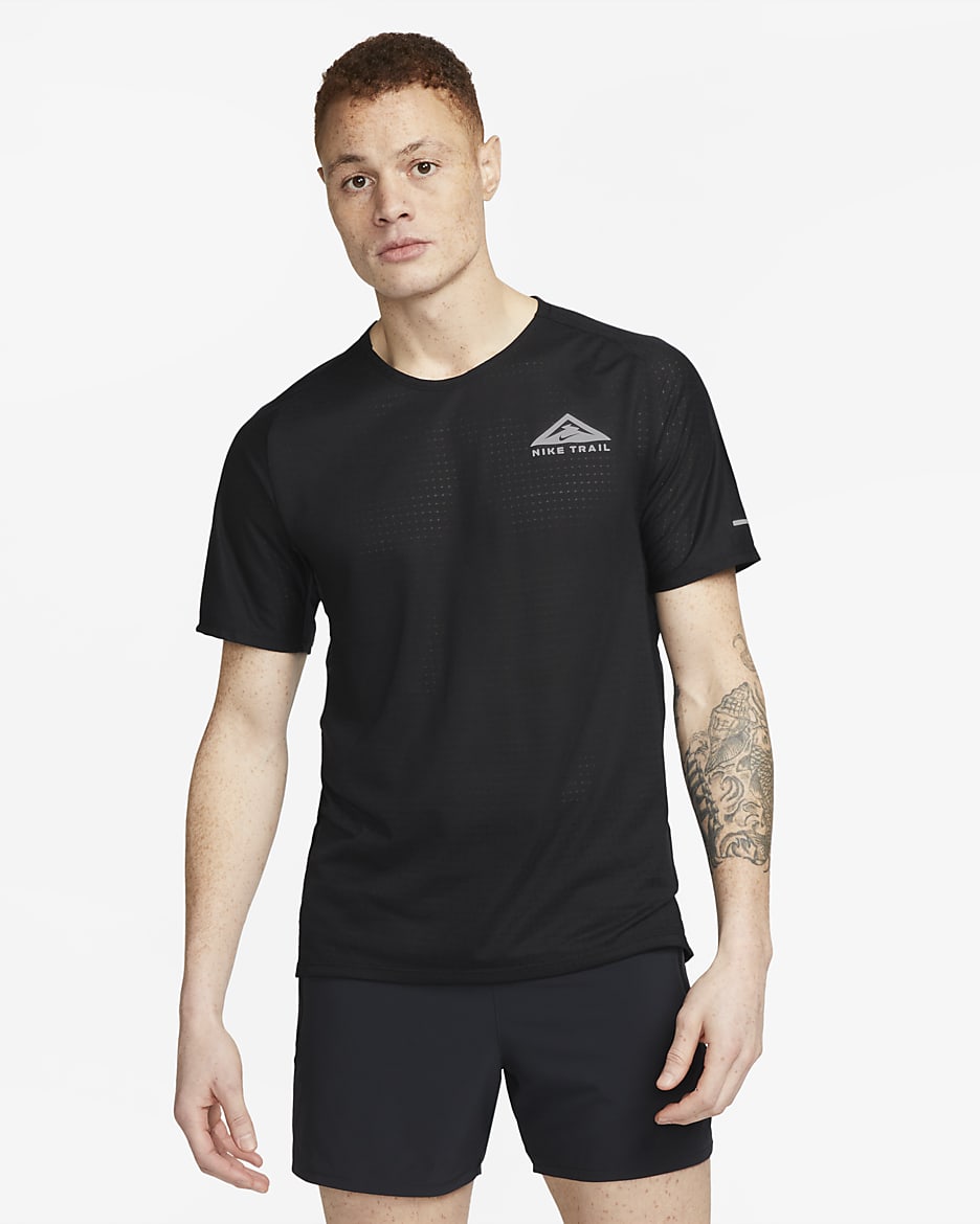 Pánské běžecké tričko Nike Trail Solar Chase Dri-FIT s krátkým rukávem - Černá/Bílá