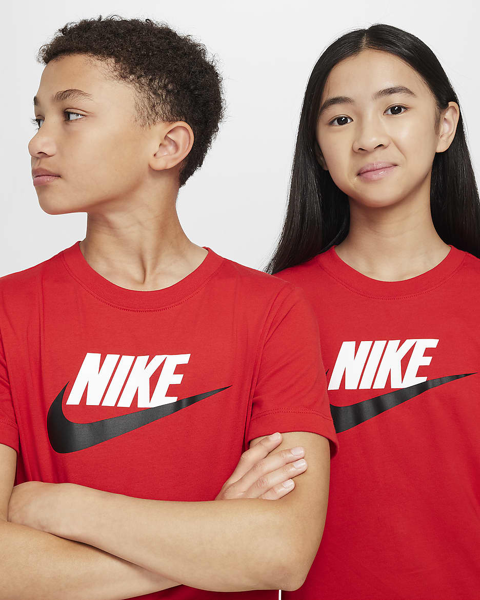 Nike Sportswear Older Kids' T-Shirt - University Red