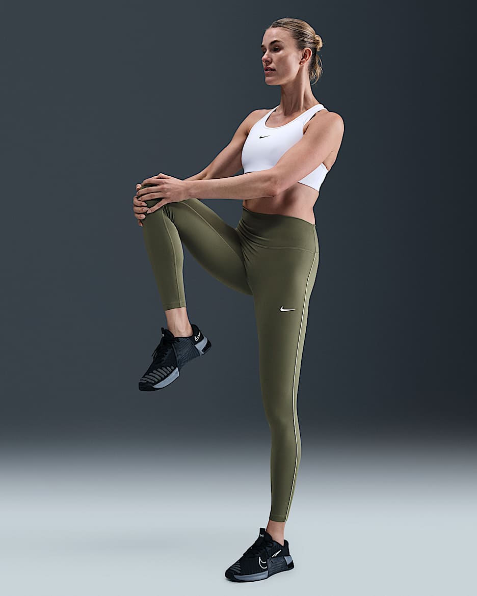 Højtaljede Nike One-leggings i fuld længde med høj talje til kvinder - Medium Olive/hvid