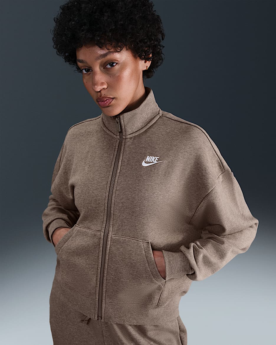 Chamarra deportiva holgada para mujer Nike Sportswear Club Fleece - Marrón visón/Jaspeado/Blanco