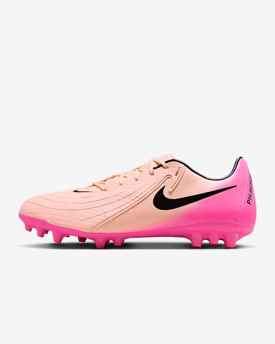 Tacos de fútbol AG de corte low Nike Phantom GX 2 Academy - Tinte carmesí/Avalancha rosa/Negro