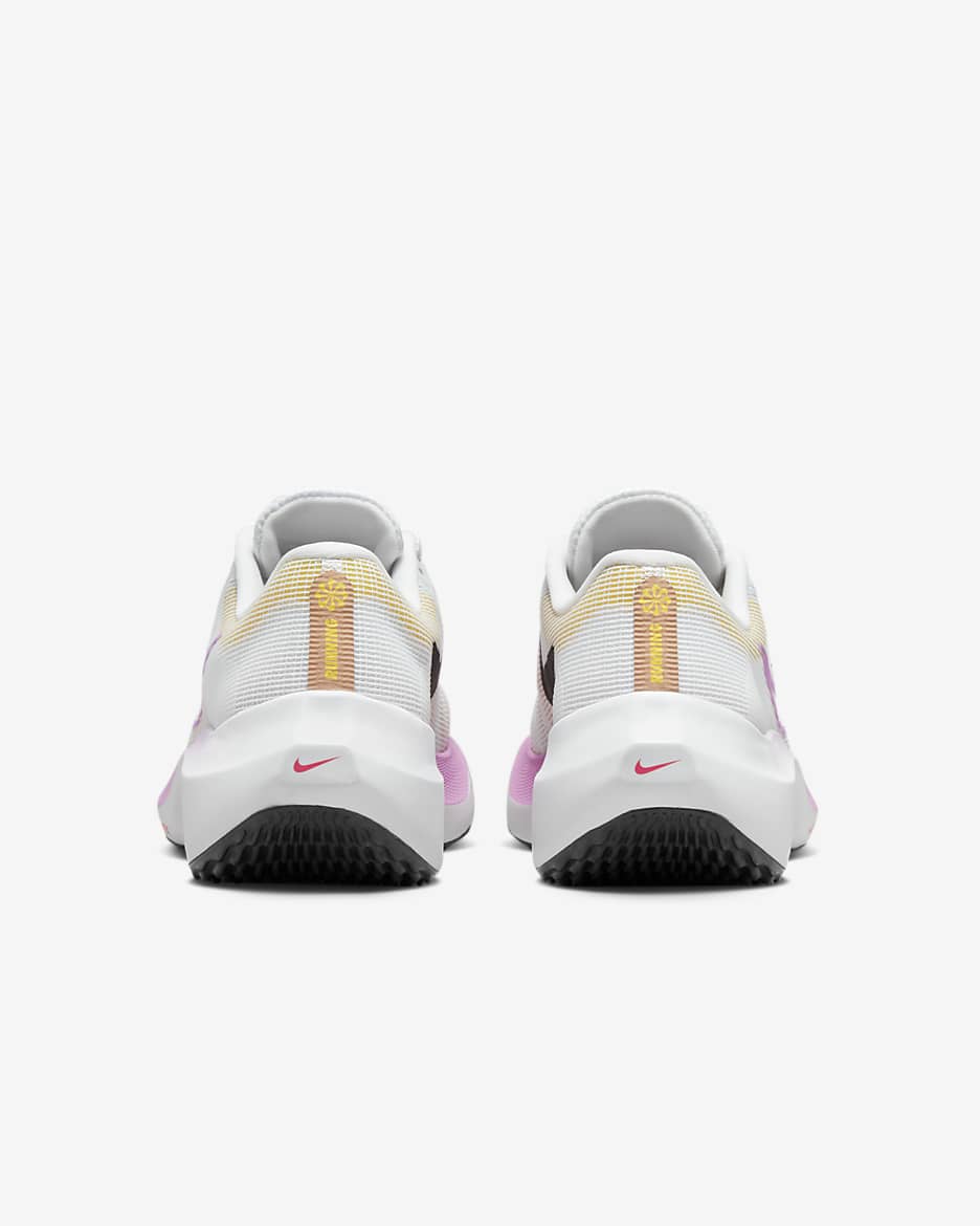 Tenis de correr en pavimento para mujer Nike Zoom Fly 5 - Blanco/Sulfuro vivo/Marrón ámbar/Fucsia enérgico