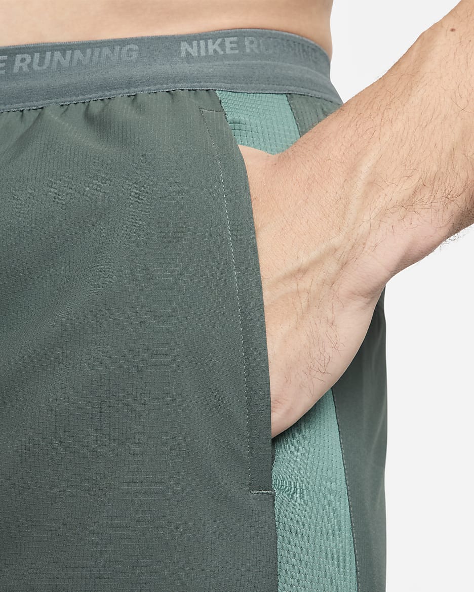 Nike Stride Dri-FIT Hybrid-Laufshorts für Herren (ca. 12,5 cm) - Vintage Green/Bicoastal/Schwarz