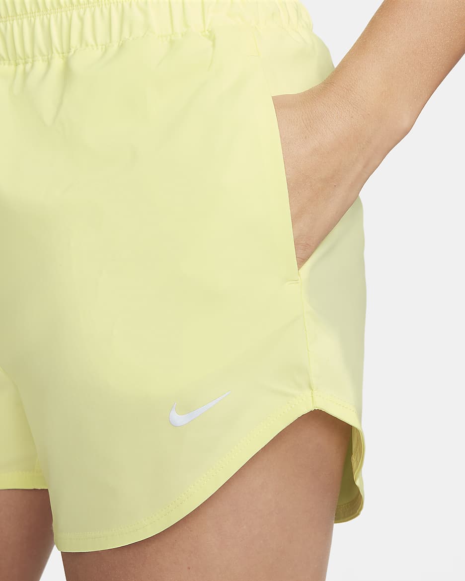 Shorts con forro de ropa interior Dri-FIT de tiro ultraalto de 8 cm para mujer Nike One - Verde luminoso