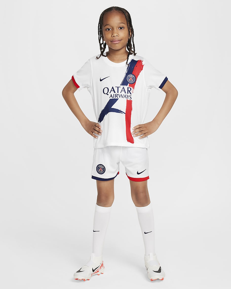 Conjunto de três peças de futebol de réplica Nike do equipamento alternativo Stadium Paris Saint-Germain 2024/25 para criança - Branco/Midnight Navy/Vermelho University/Midnight Navy