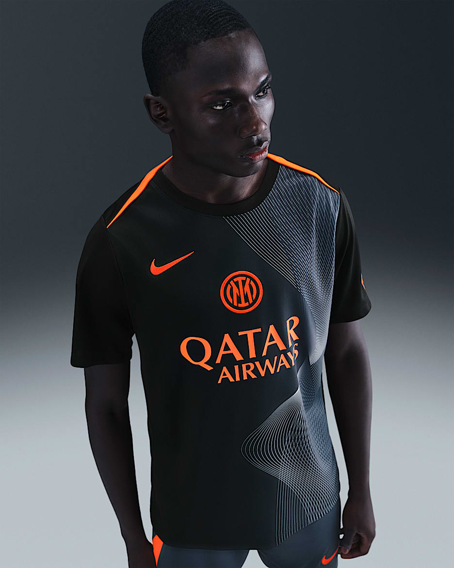 Inter Milan Academy Pro Üçüncü Nike Dri-FIT Total 90 Maç Öncesi Erkek Futbol Üstü - Siyah/Thunder Blue/Safety Orange