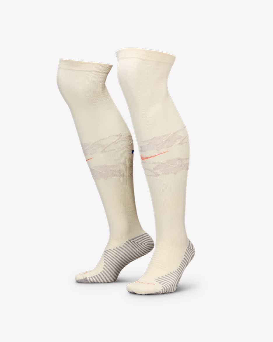 Knælange FFF Strike Away Nike Dri-FIT-fodboldstrømper - Pale Ivory/Bright Blue/Light Madder Root