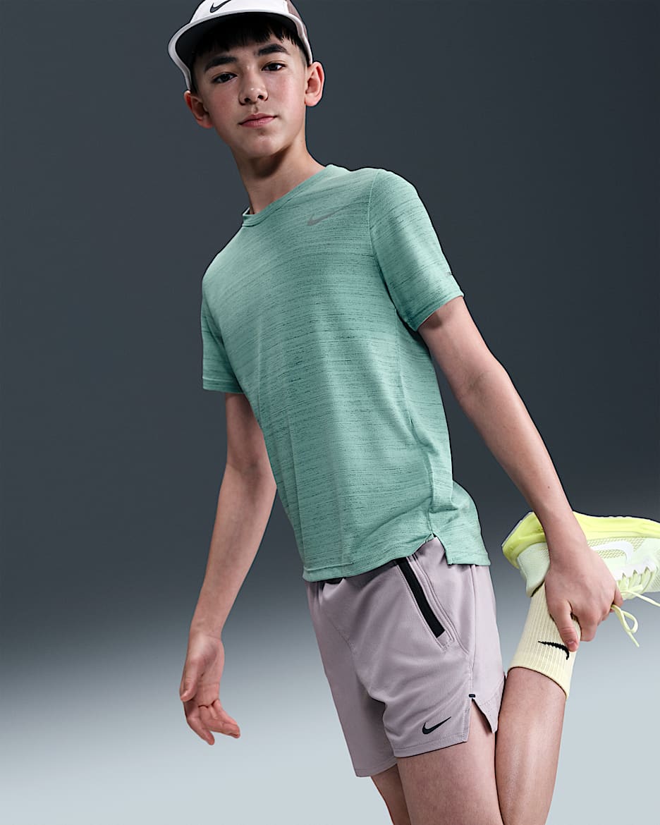 Nike Dri-FIT Miler Genç Çocuk (Erkek) Antrenman Üstü - Cannon
