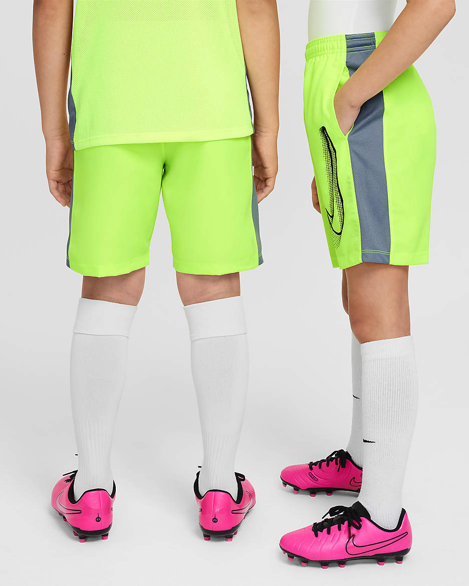 Nike Academy23-fodboldshorts til større børn - Volt/Cool Grey/sort