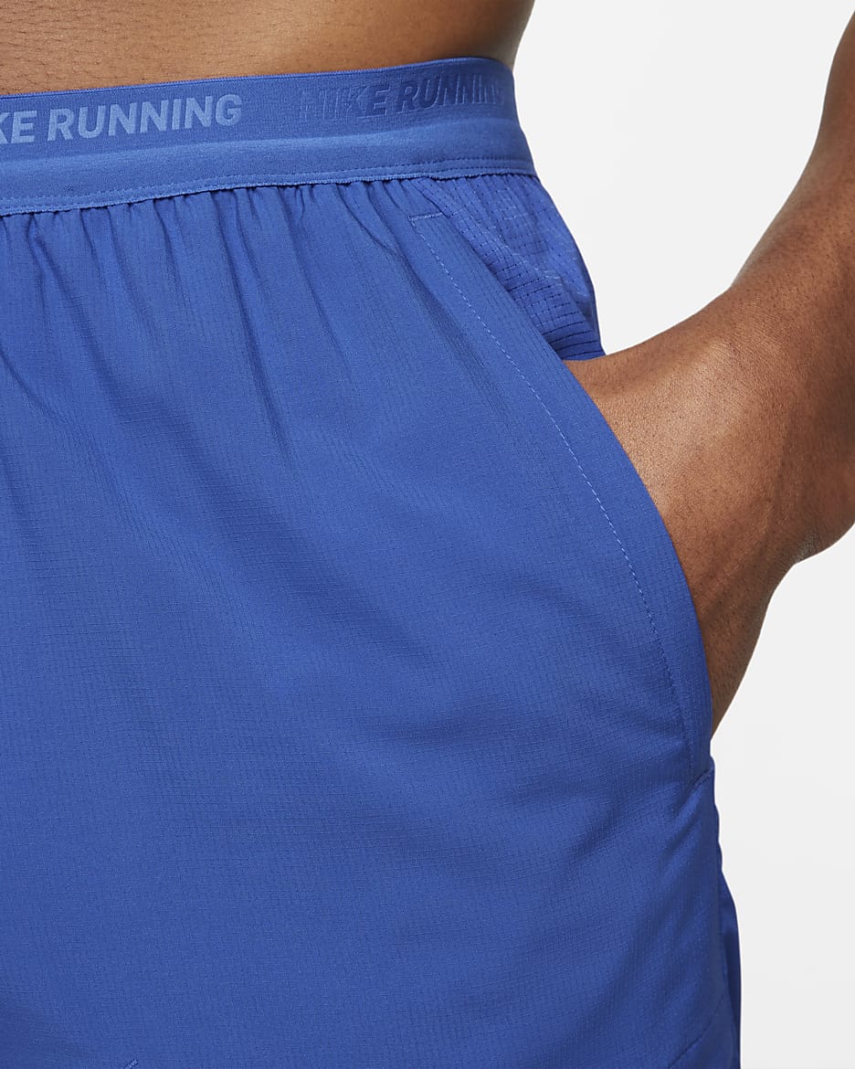 Shorts de running sin forro Dri-FIT de 18 cm para hombre Nike Stride - Royal juego/Negro