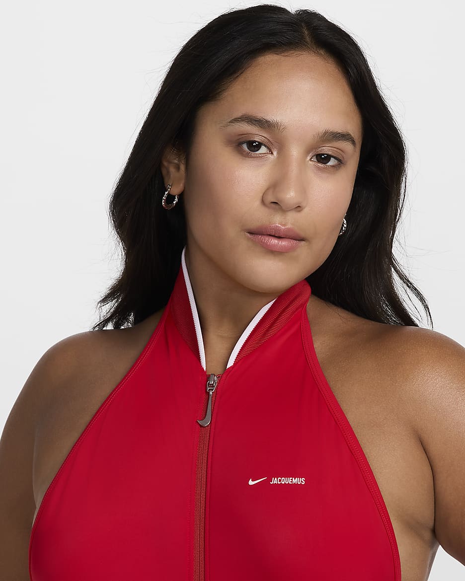 Nike x Jacquemus Einteiliger Badeanzug mit hohem Ausschnitt (Damen) - University Red/Silber